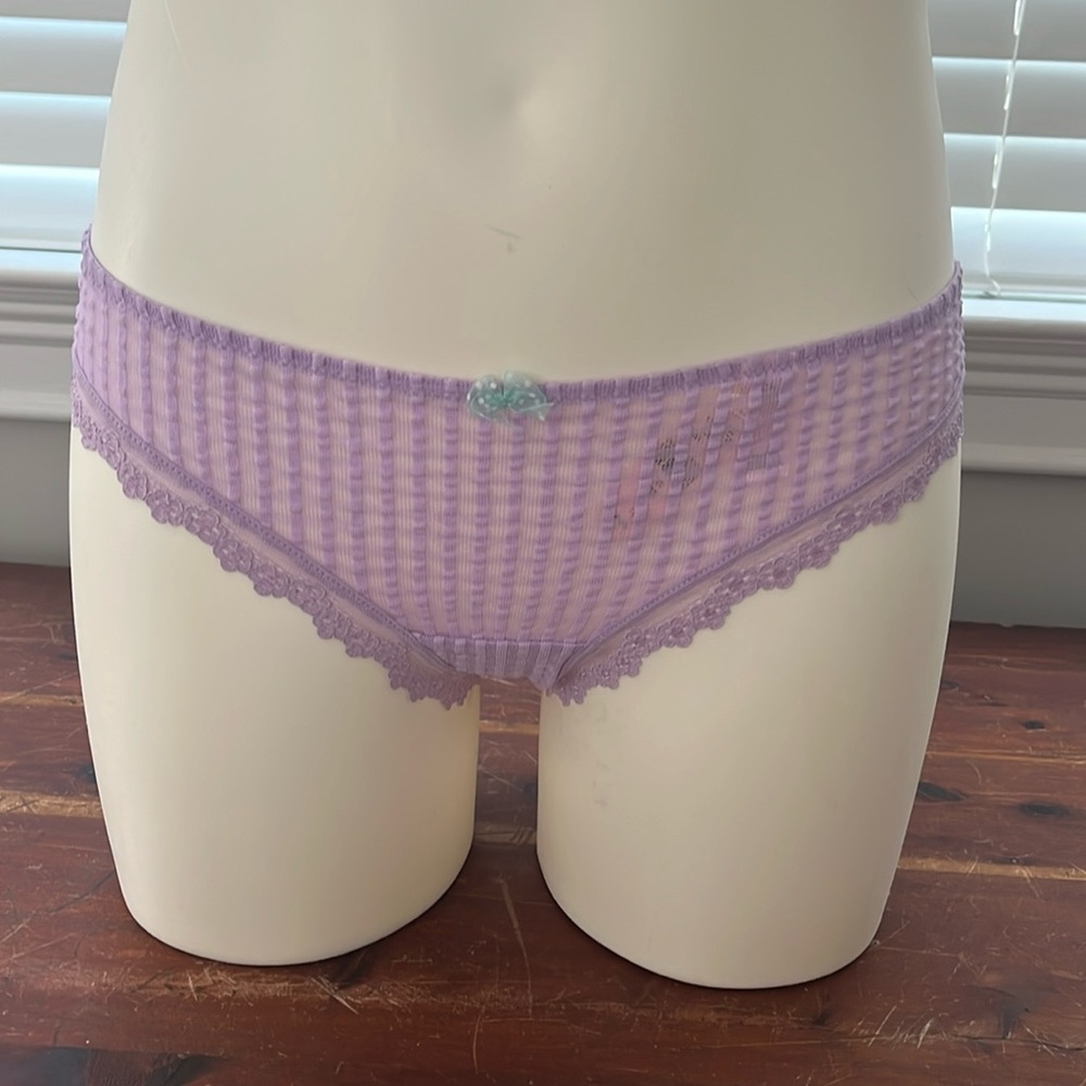 Victoria’s Secret low rise thong